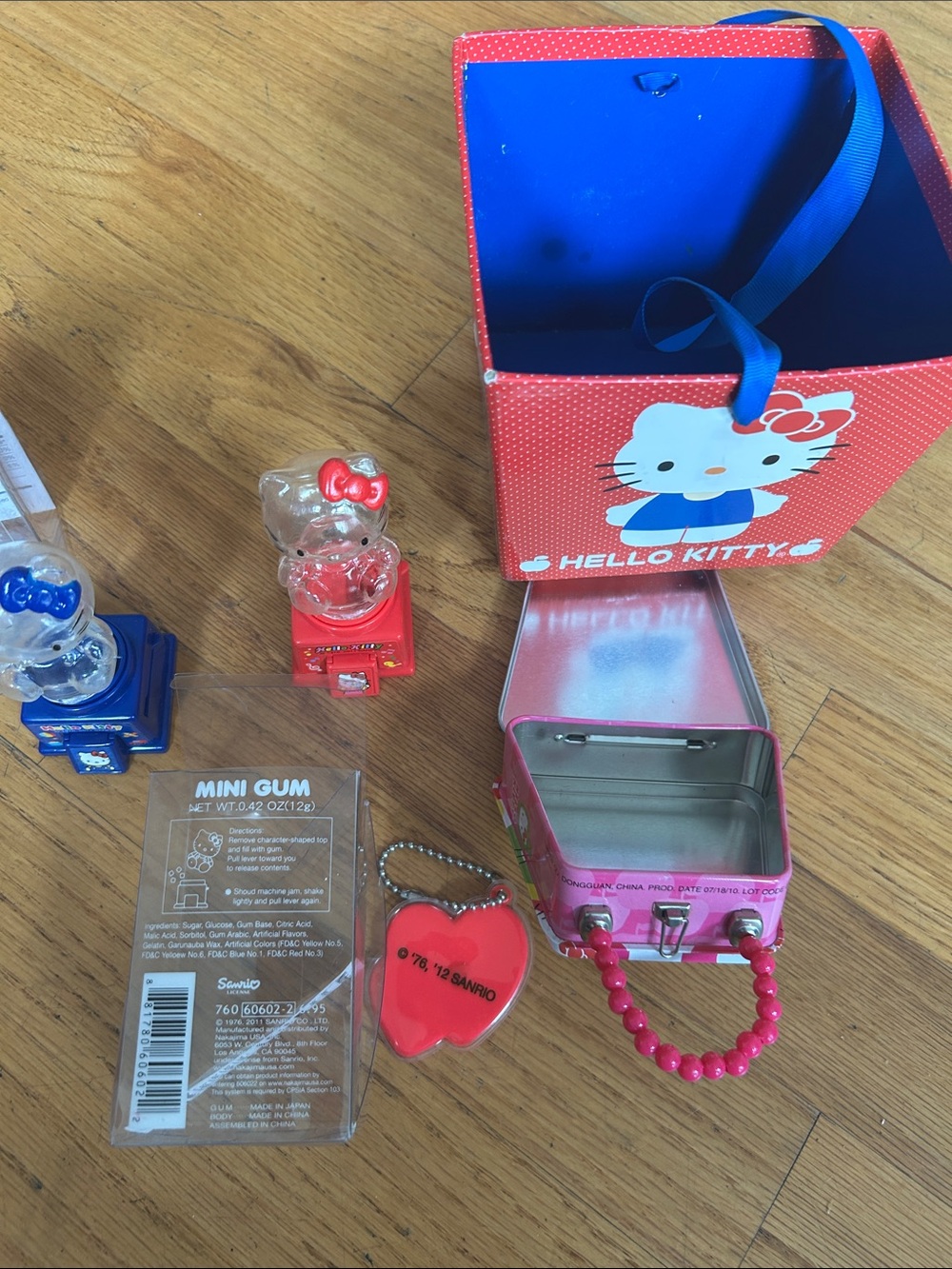 Hello Kitty Gift Set - Pink, Blue, Red, Yellow - Picture 2 of 2
